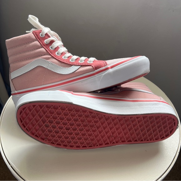 Limited Edition Vans x Aritzia TNA SK8-HI 38 Dx Collaboration - Picture 10 of 12
